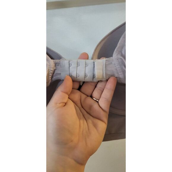 Victoria Secret grey bra with pink tint - Picture 3 of 5